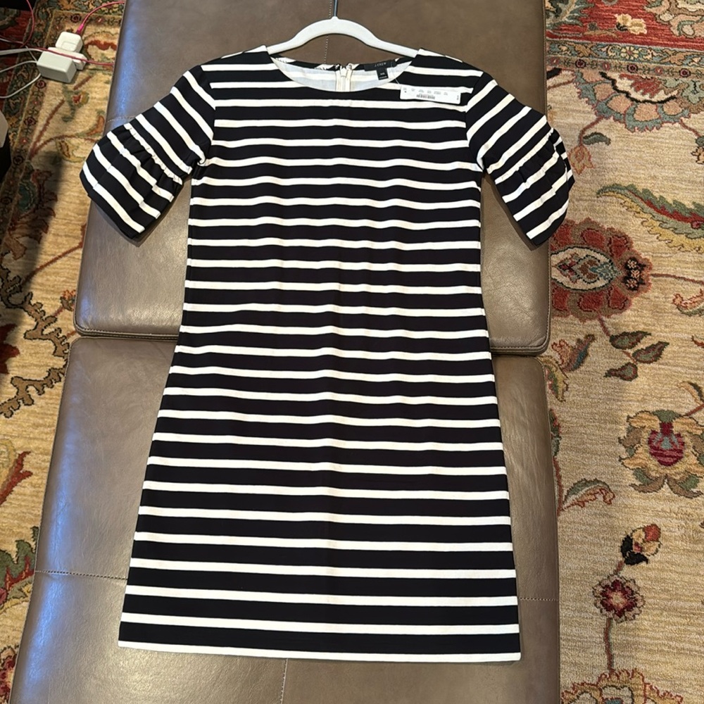 J Crew Dress
Navy and White
Size XXS
New With Tags